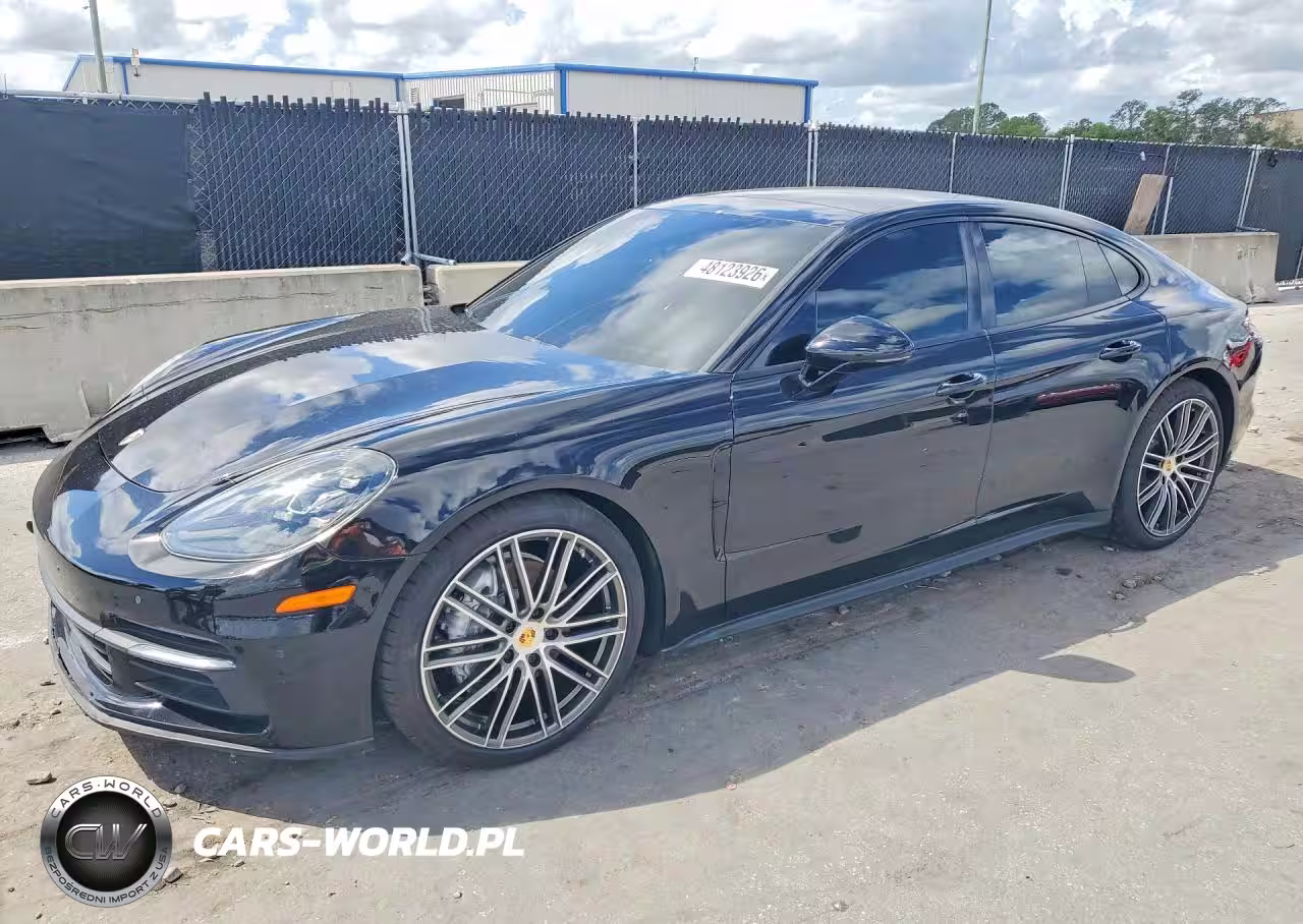 2018 Porsche Panamera 4