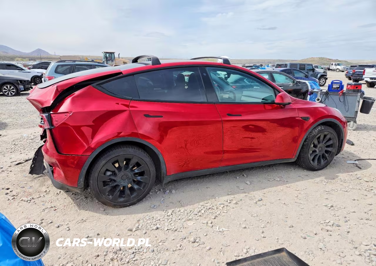 2020 Tesla Model Y VIN:5YJYGDEE9LF008498 - 3