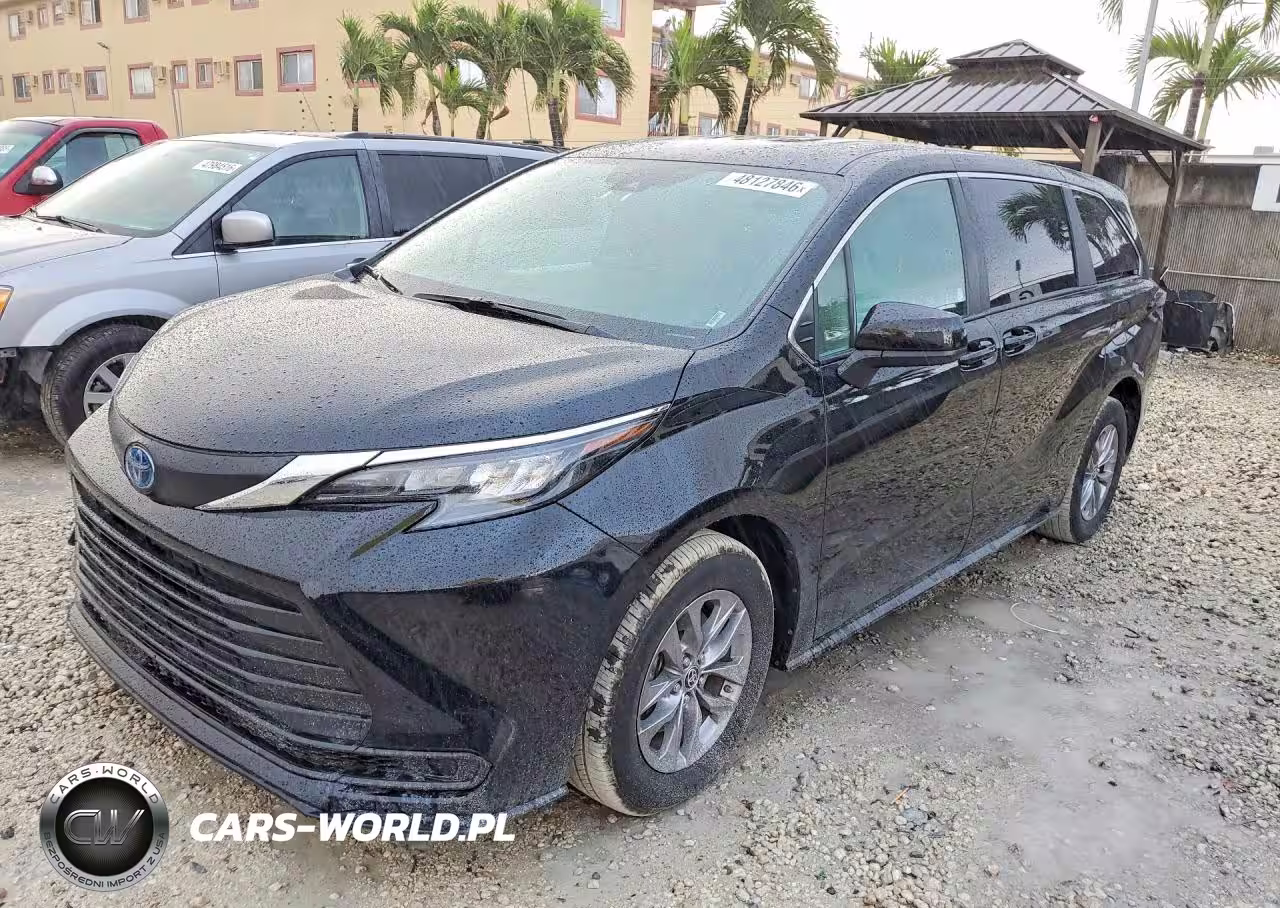 2025 Toyota Sienna Le 8-Passenger