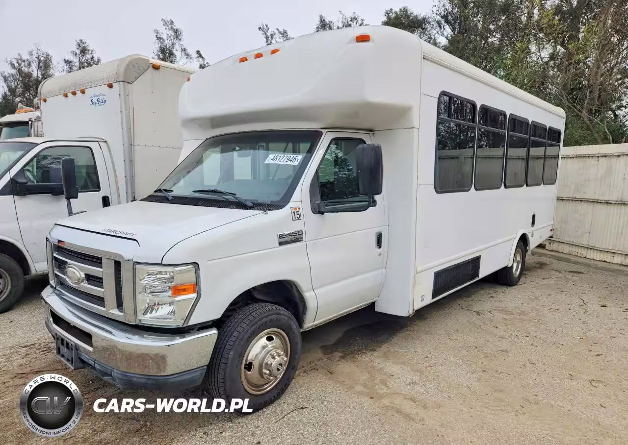 2013 Ford Econoline E450 Super Duty Cutaway Van