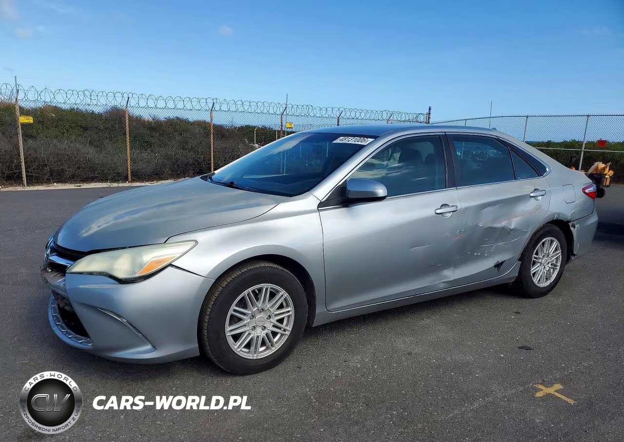 2016 Toyota Camry Le – zdjęcie 1 z 13