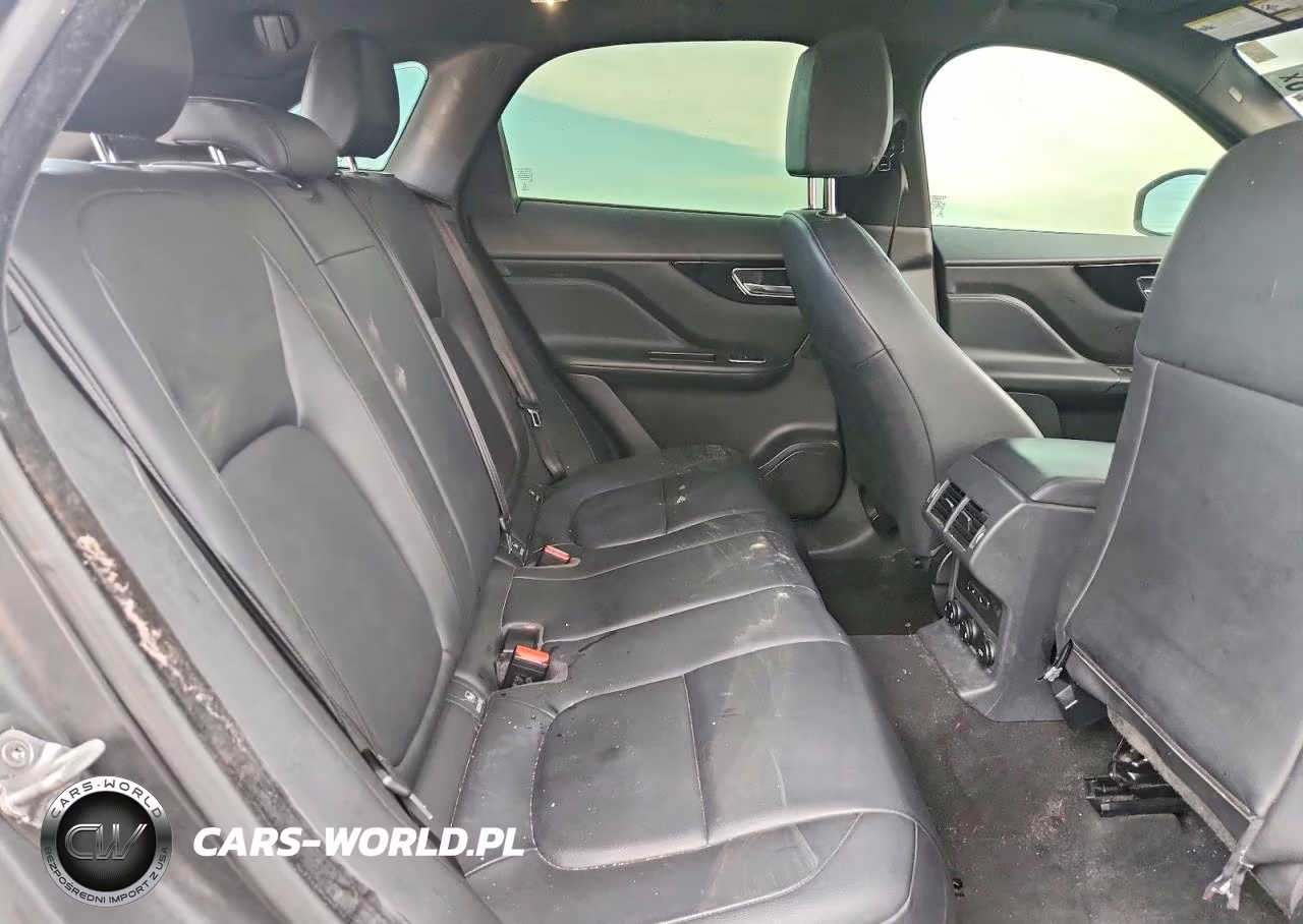 2018 Jaguar F-Pace Premium VIN:SADCJ2FX7JA271647 - 10