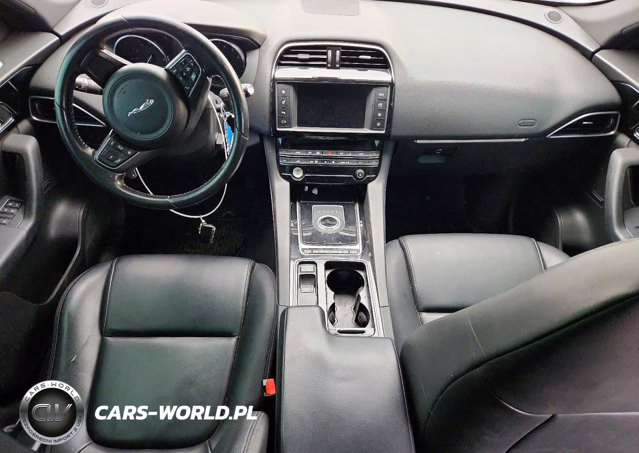 2018 Jaguar F-Pace Premium VIN:SADCJ2FX7JA271647 - 8
