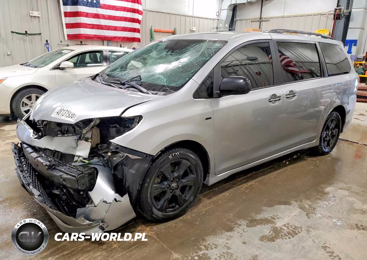 2020 Toyota Sienna Se 7-Passenger