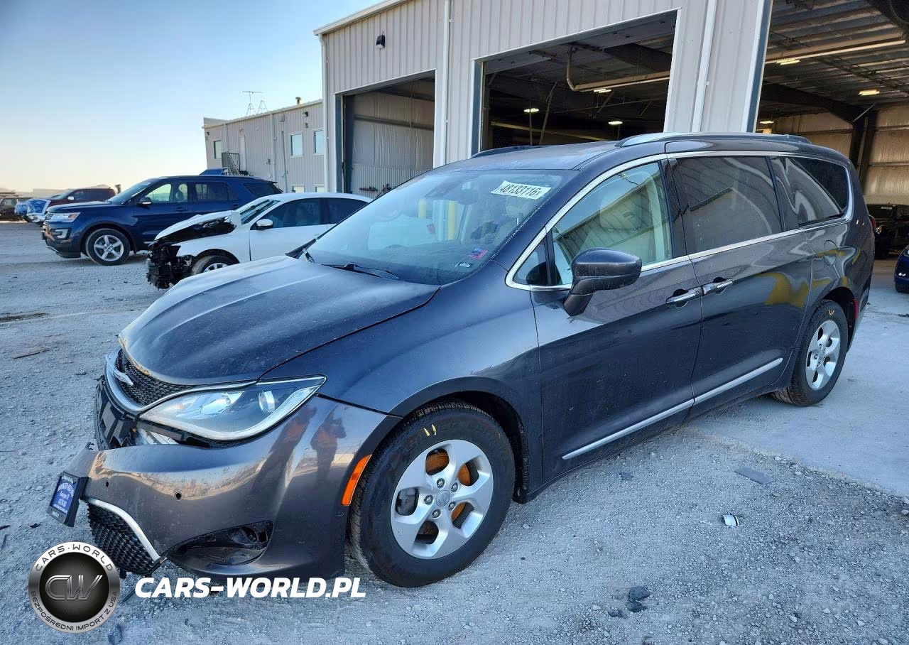 2017 Chrysler Pacifica Touring L Plus