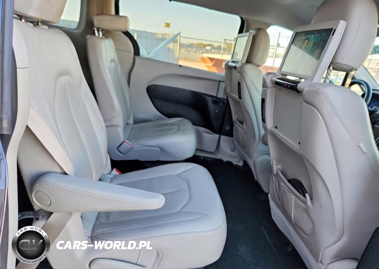 2017 Chrysler Pacifica Touring L Plus VIN:2C4RC1EG2HR528540 - 11