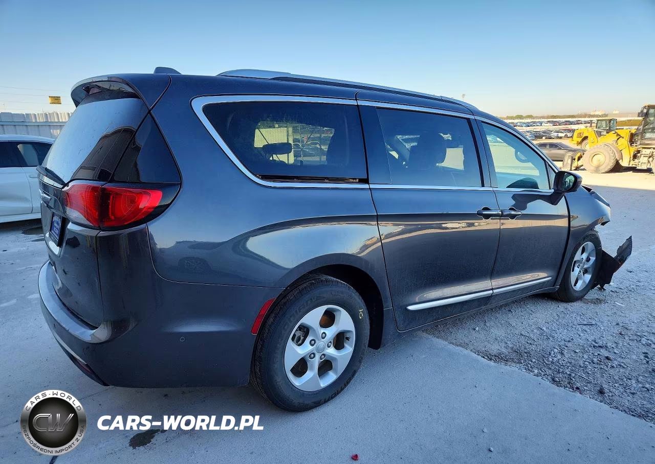 2017 Chrysler Pacifica Touring L Plus VIN:2C4RC1EG2HR528540 - 3