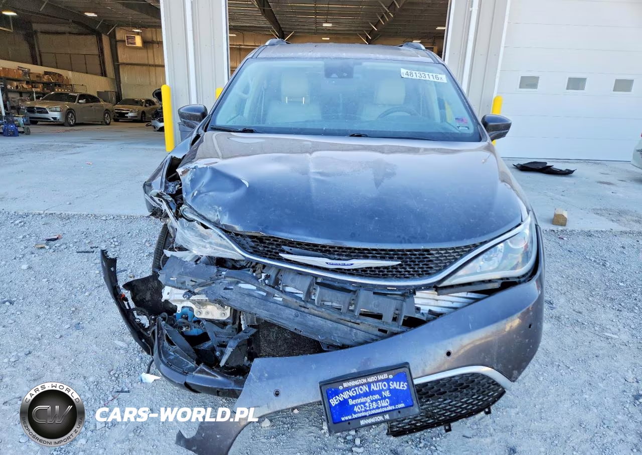 2017 Chrysler Pacifica Touring L Plus VIN:2C4RC1EG2HR528540 - 5
