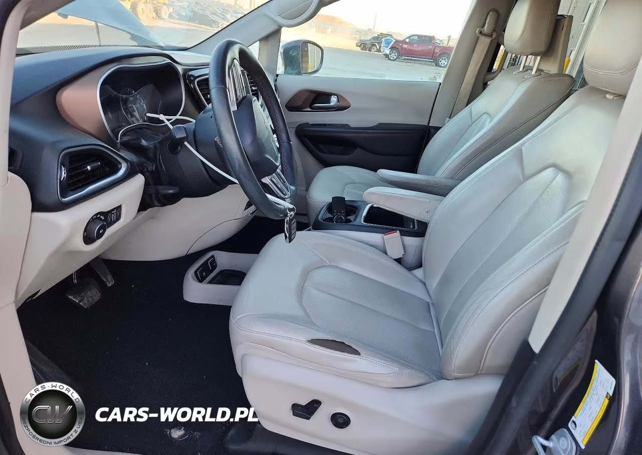 2017 Chrysler Pacifica Touring L Plus VIN:2C4RC1EG2HR528540 - 7
