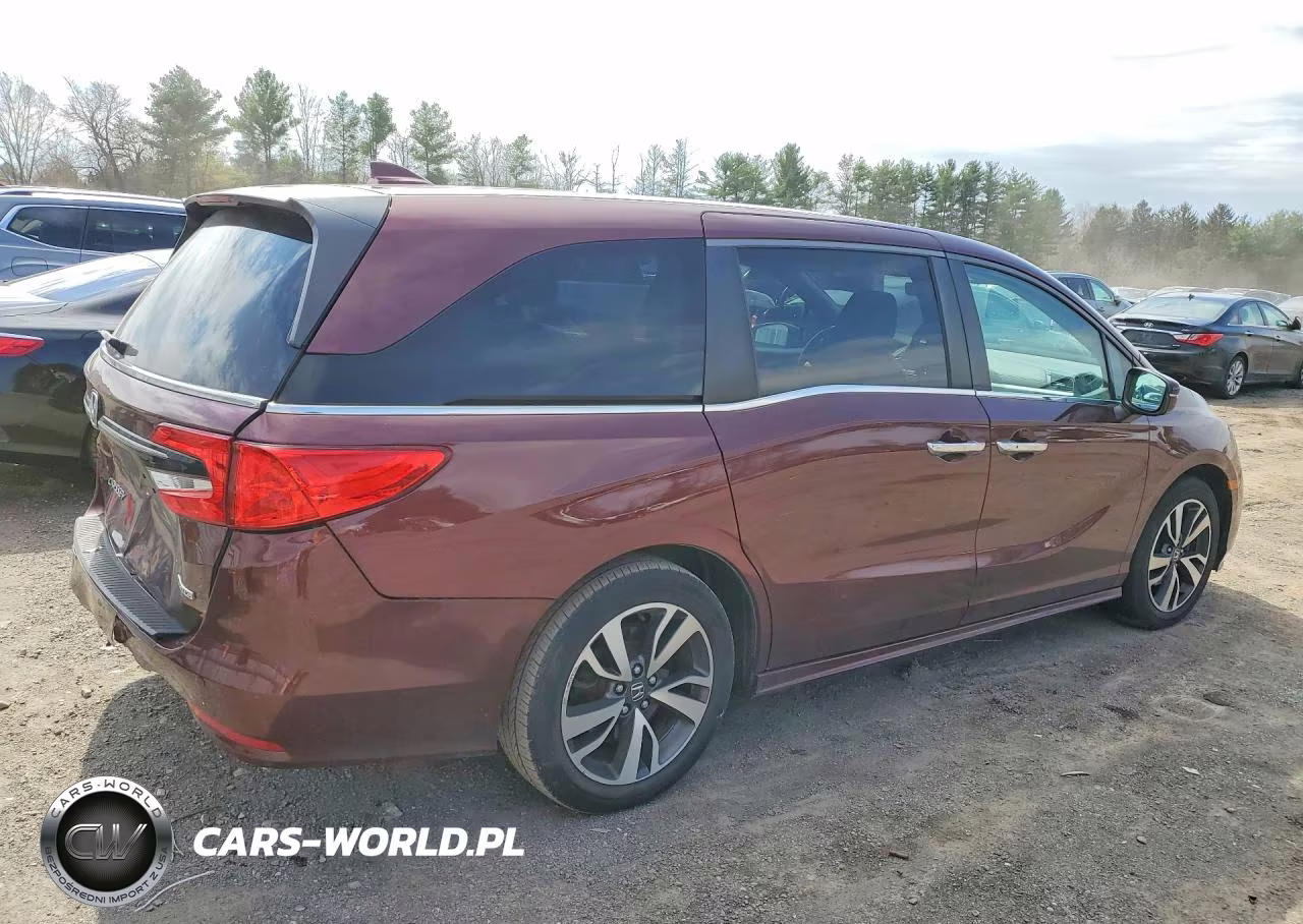 2021 Honda Odyssey Touring VIN:5FNRL6H83MB026871 - 3