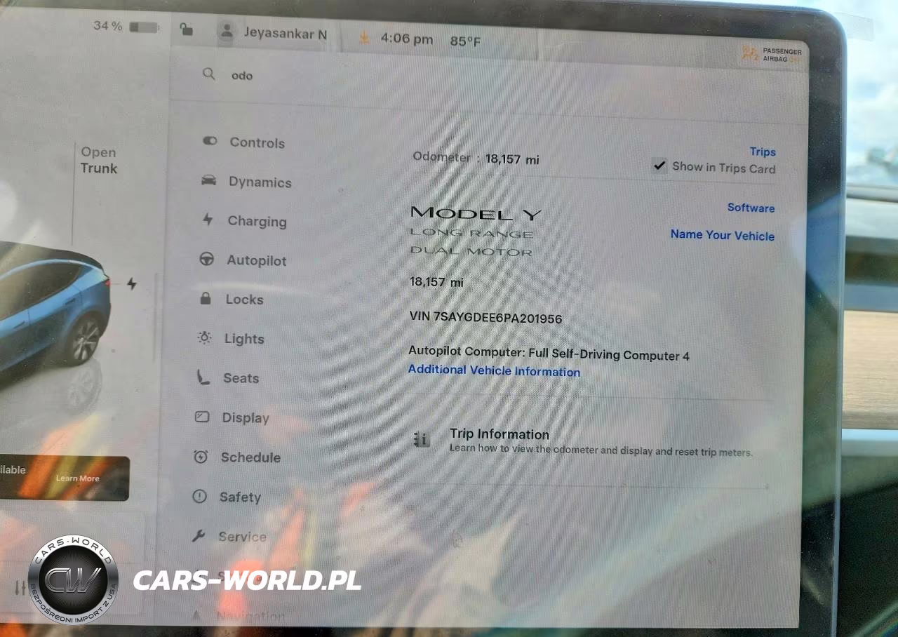 2023 Tesla Model Y VIN:7SAYGDEE6PA201956 - 9