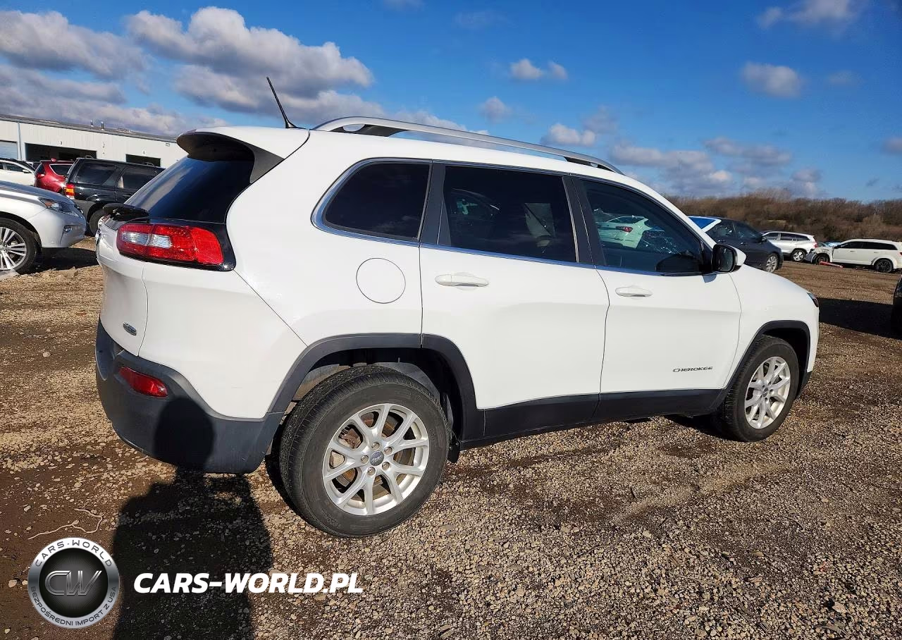2017 Jeep Cherokee Latitude VIN:1C4PJLCB7HW641116 - 3