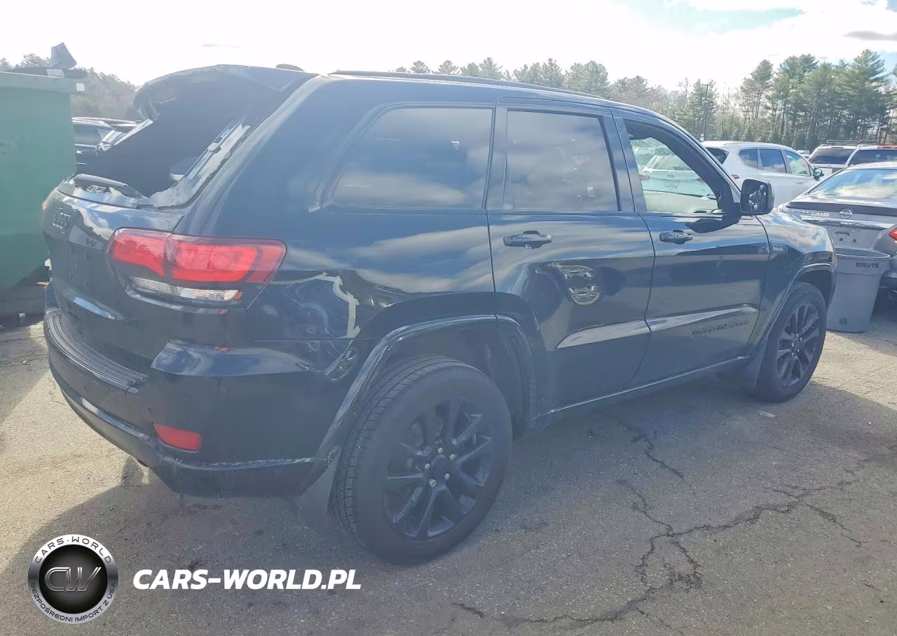 2017 Jeep Grand Cherokee Laredo VIN:1C4RJFAG5HC895403 - 3