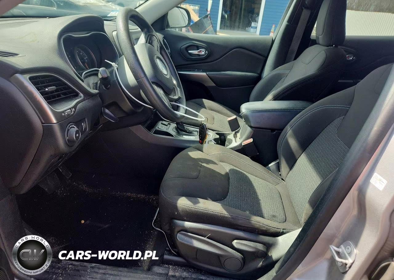 2019 Jeep Cherokee Latitude VIN:1C4PJLCB0KD479199 - 7