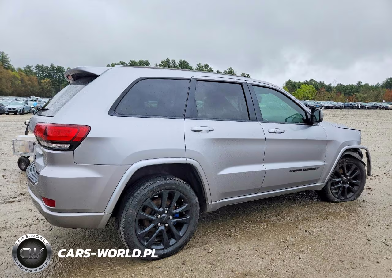 2017 Jeep Grand Cherokee Laredo VIN:1C4RJFAG3HC707431 - 3