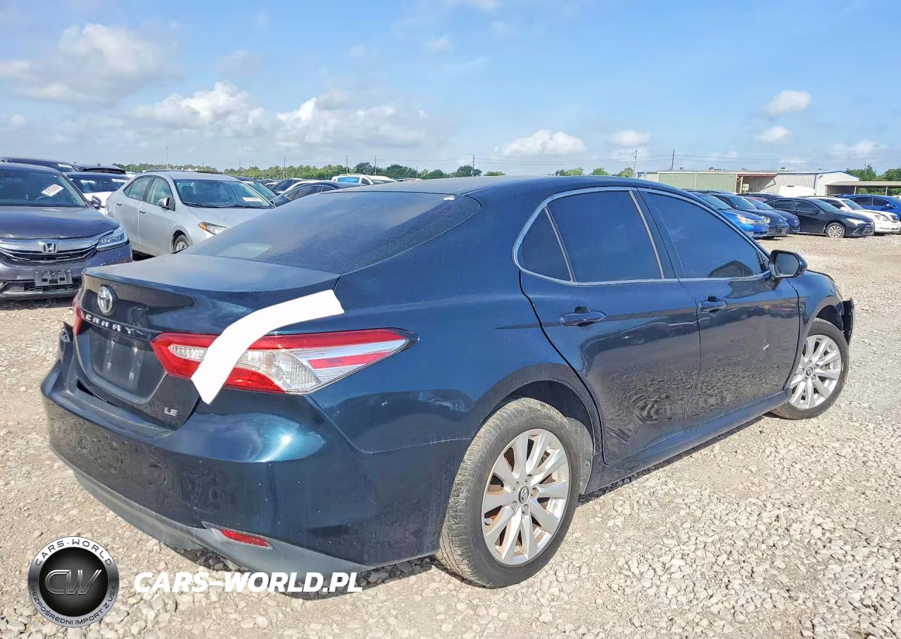 2018 Toyota Camry Le VIN:4T1B11HK9JU537537 - 3