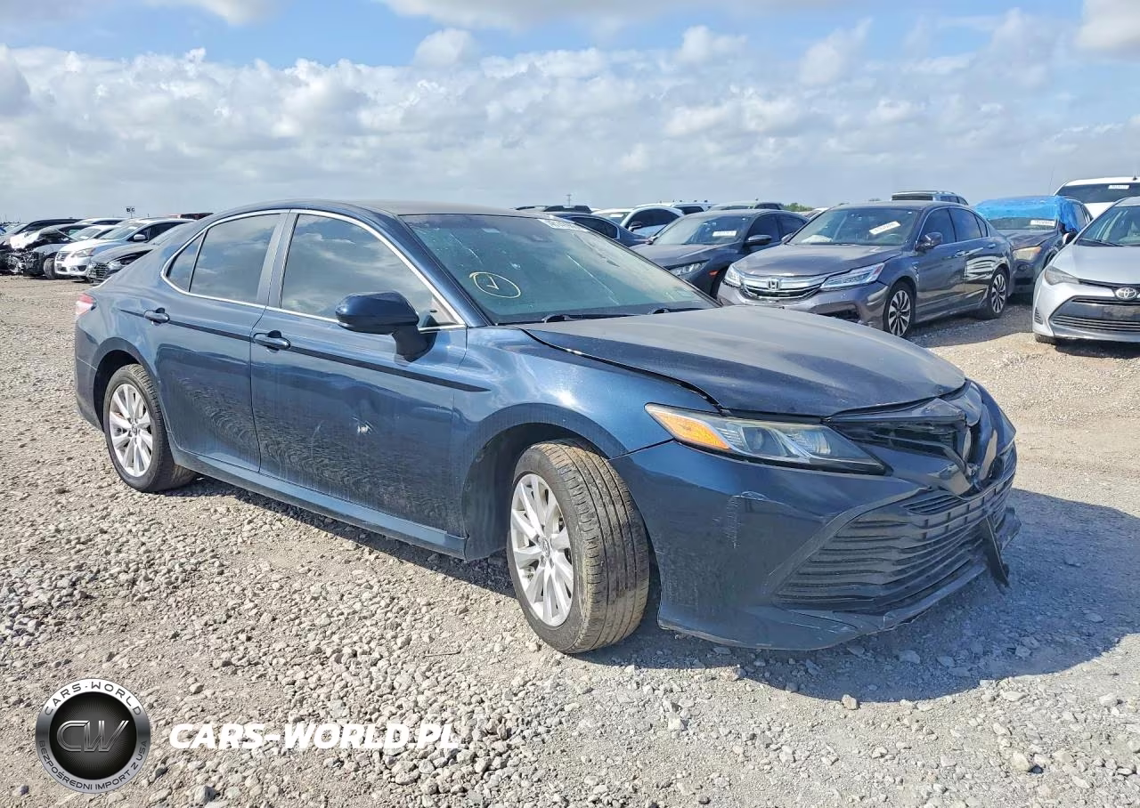 2018 Toyota Camry Le VIN:4T1B11HK9JU537537 - 4