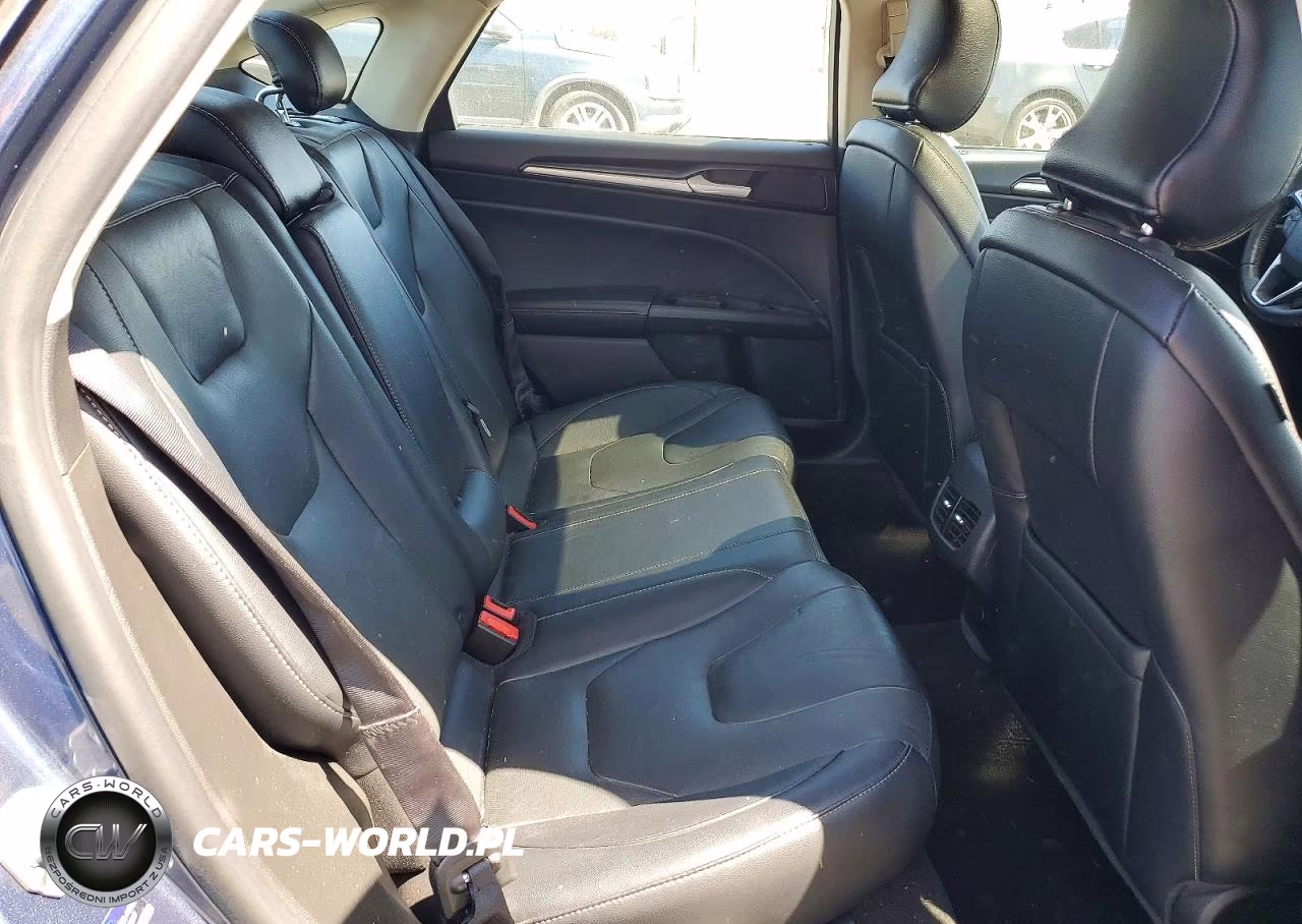 2019 Ford Fusion Titanium VIN:3FA6P0SU5KR252230 - 10
