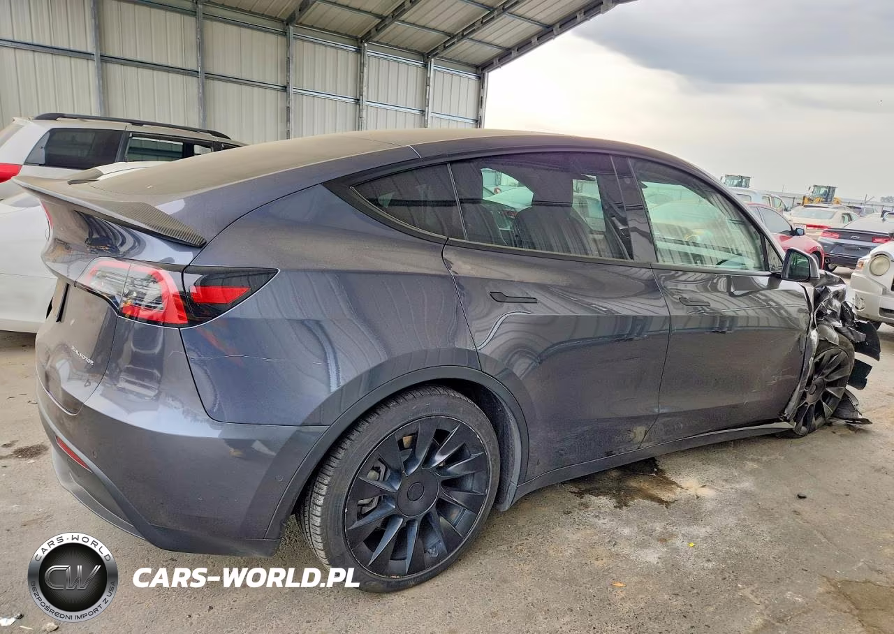 2021 Tesla Model Y VIN:5YJYGDEE4MF270415 - 3