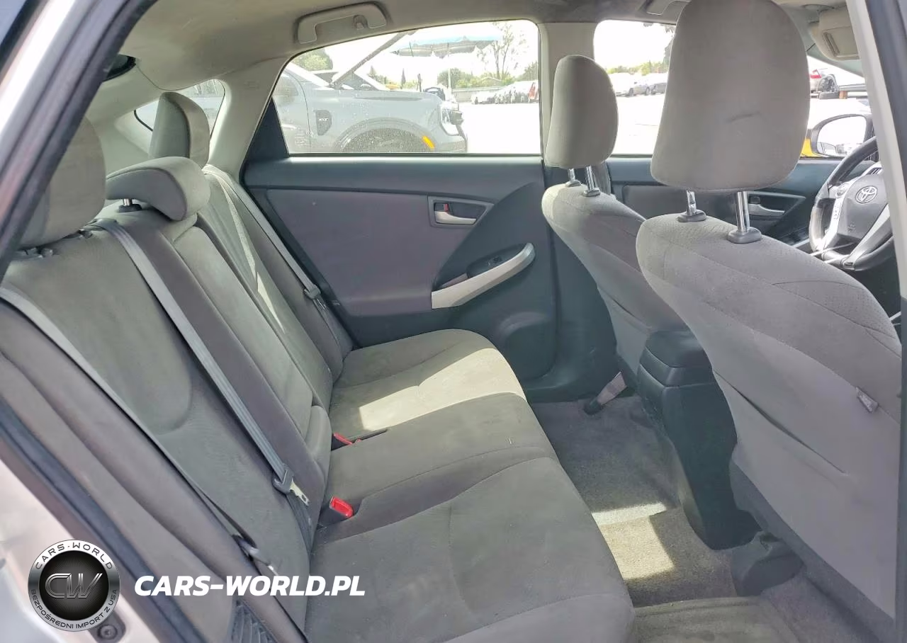 2015 Toyota Prius Two VIN:JTDKN3DU9F0415688 - 10