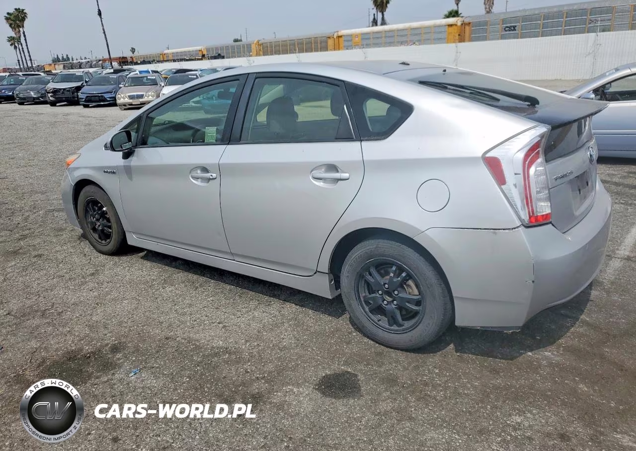 2015 Toyota Prius Two VIN:JTDKN3DU9F0415688 - 2