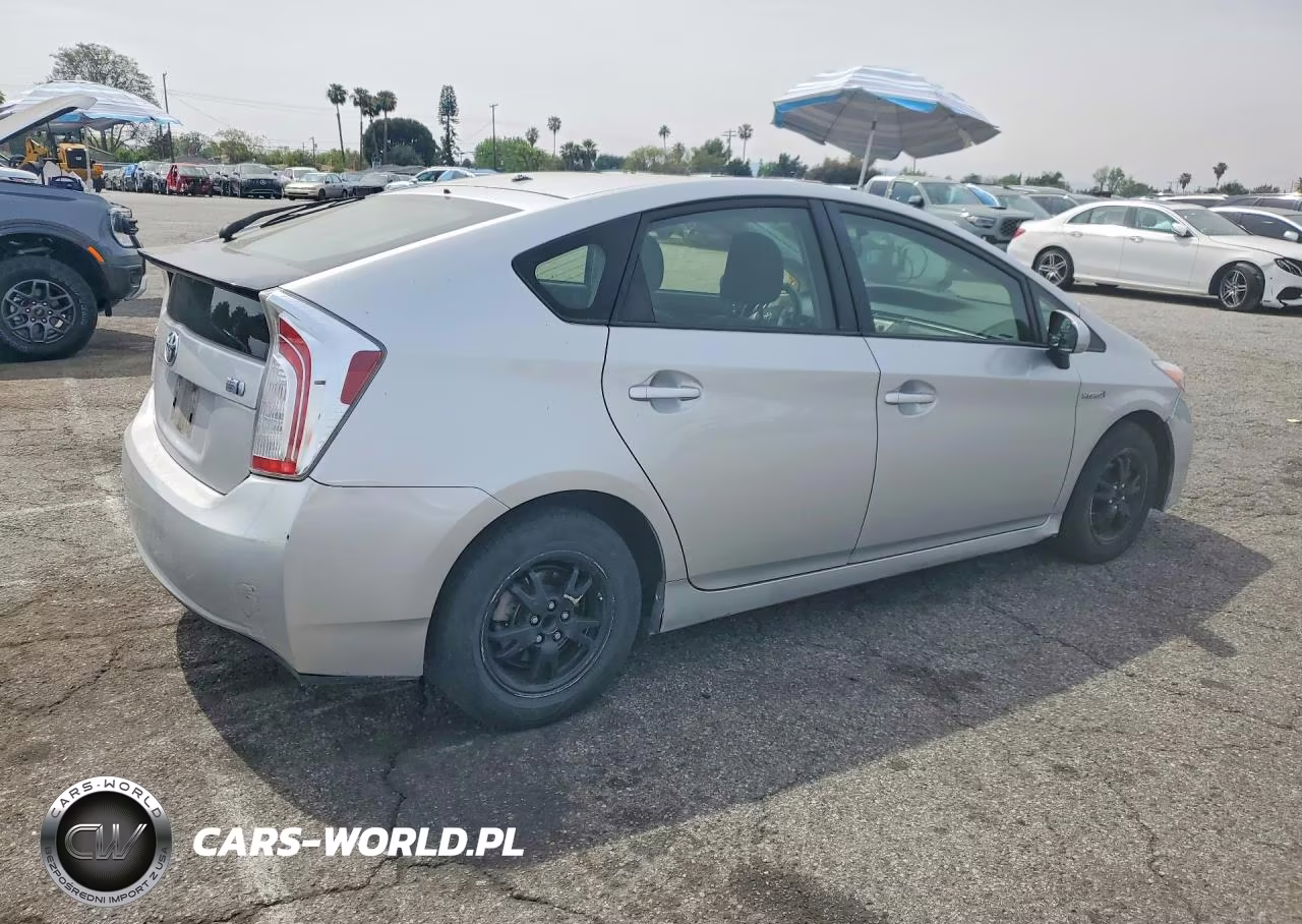2015 Toyota Prius Two VIN:JTDKN3DU9F0415688 - 3