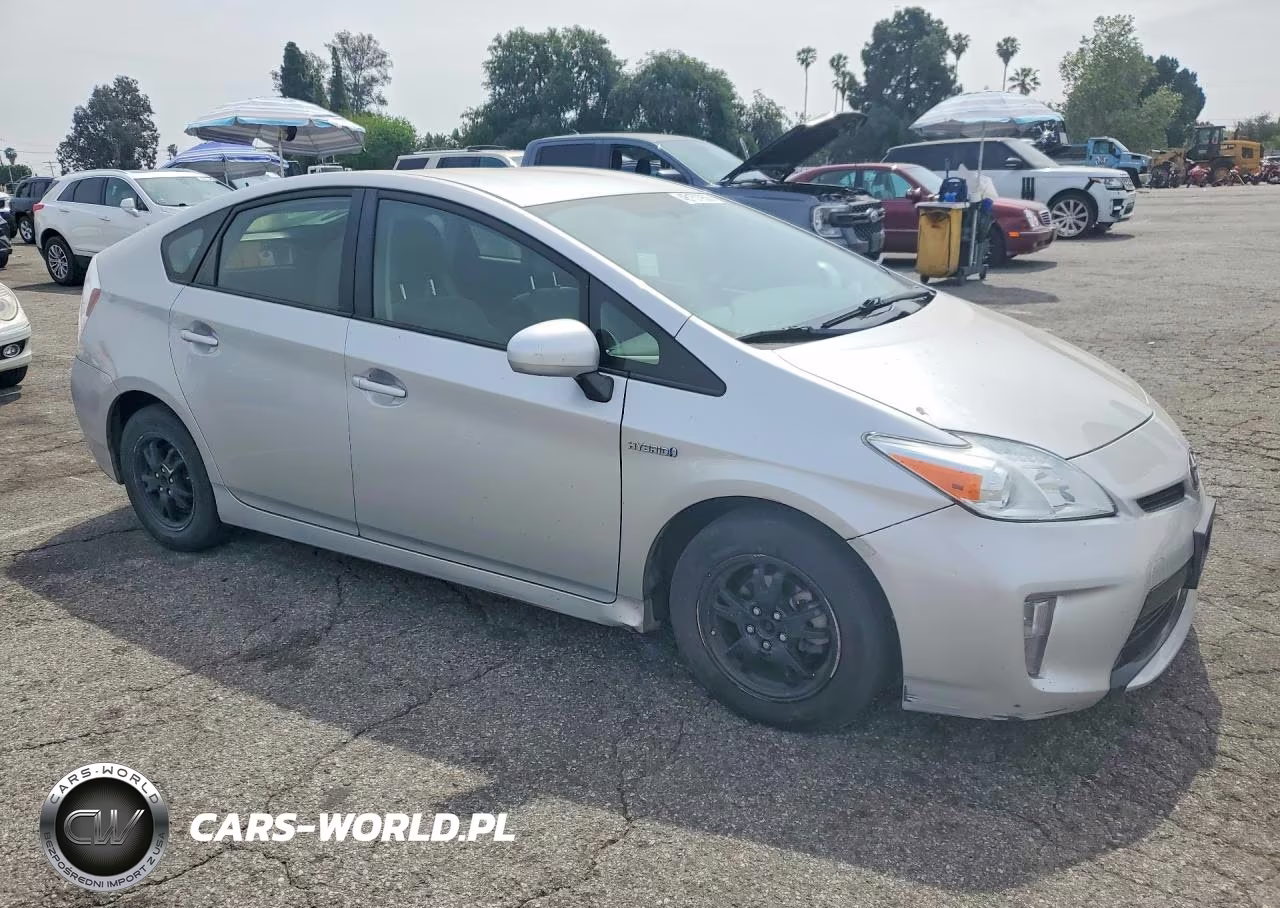 2015 Toyota Prius Two VIN:JTDKN3DU9F0415688 - 4