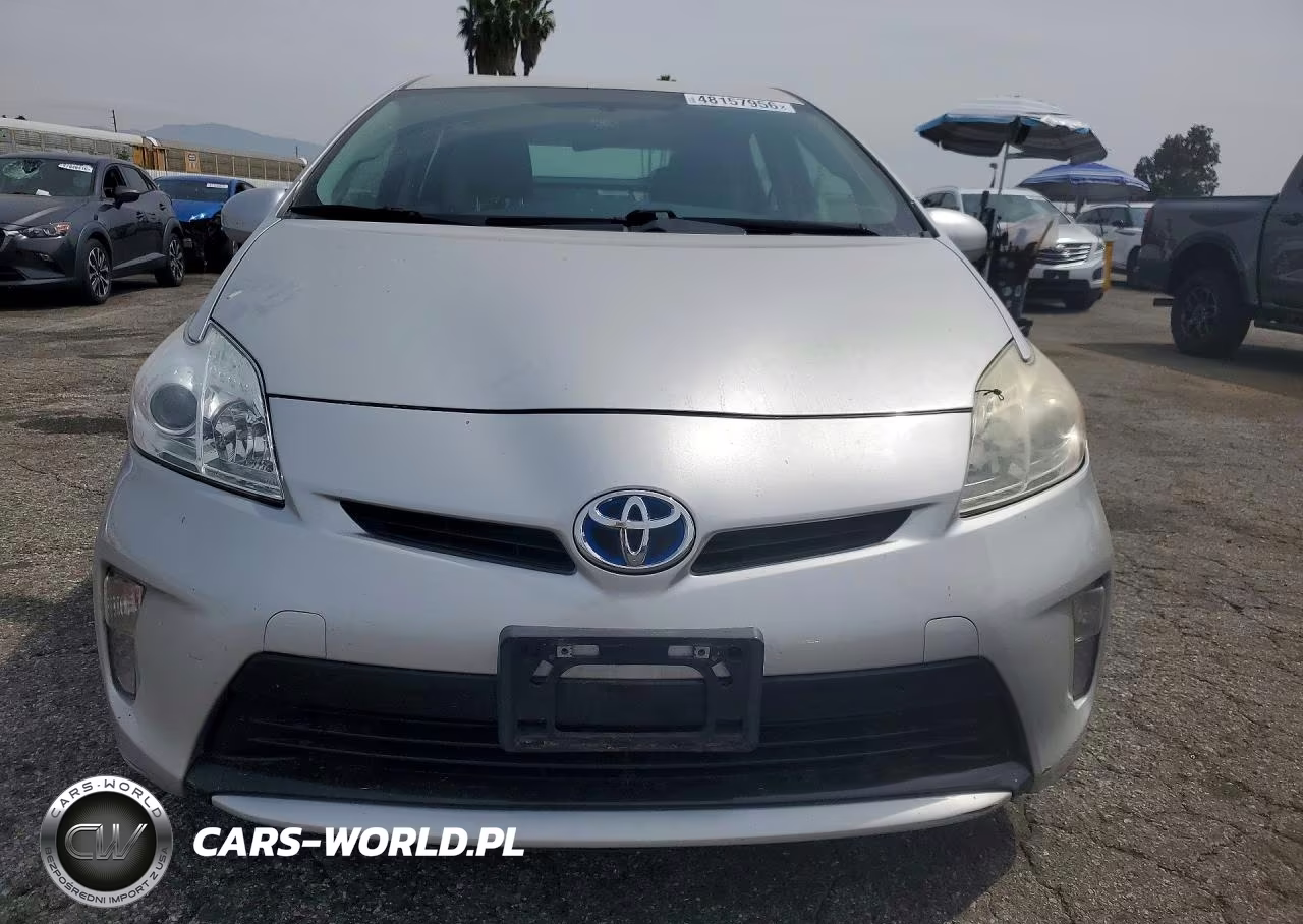 2015 Toyota Prius Two VIN:JTDKN3DU9F0415688 - 5