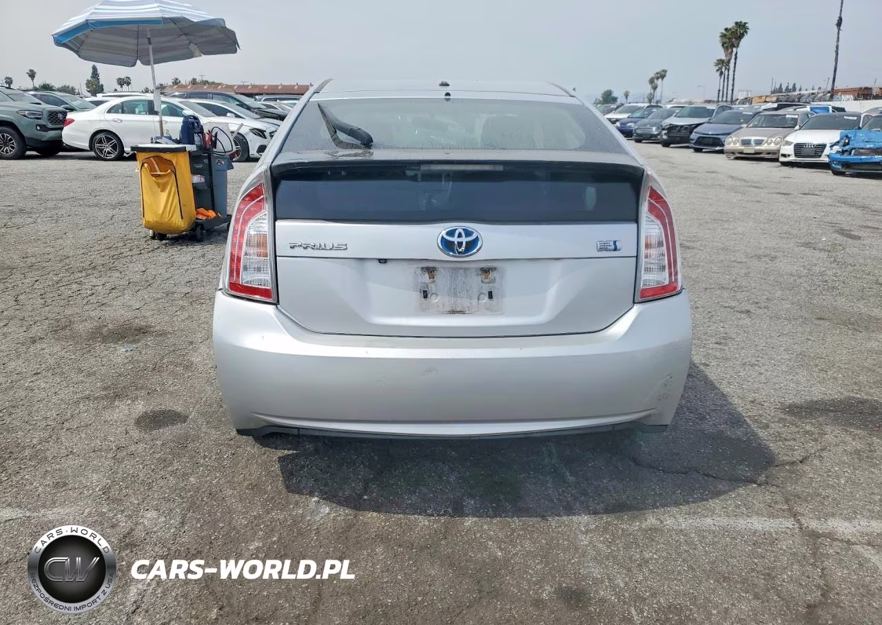 2015 Toyota Prius Two VIN:JTDKN3DU9F0415688 - 6