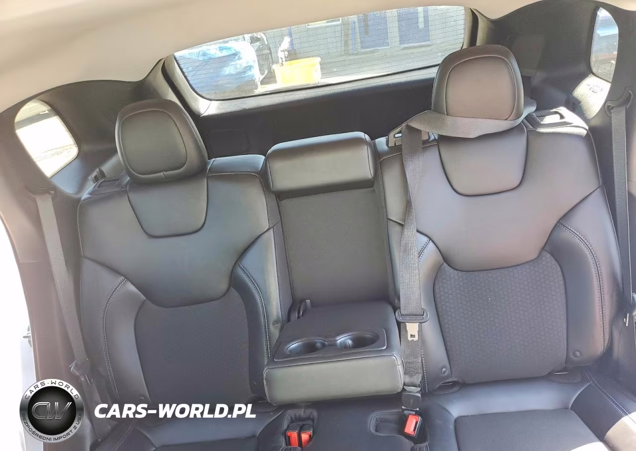 2019 Jeep Cherokee Latitude Plus VIN:1C4PJLLX6KD353781 - 10