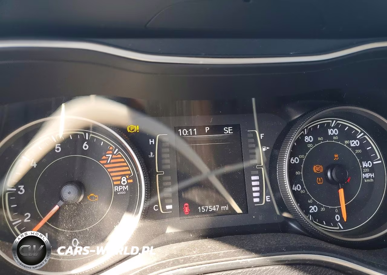 2019 Jeep Cherokee Latitude Plus VIN:1C4PJLLX6KD353781 - 9