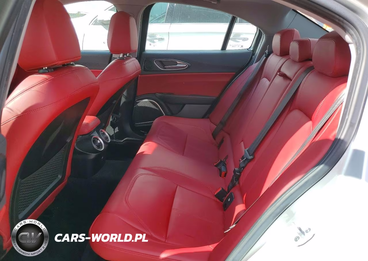 2021 Alfa Romeo Giulia Sport VIN:ZARFAMAN0M7641922 - 10