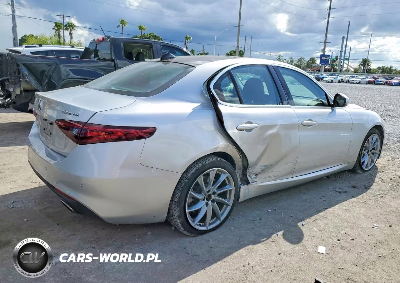 2021 Alfa Romeo Giulia Sport VIN:ZARFAMAN0M7641922 - 3