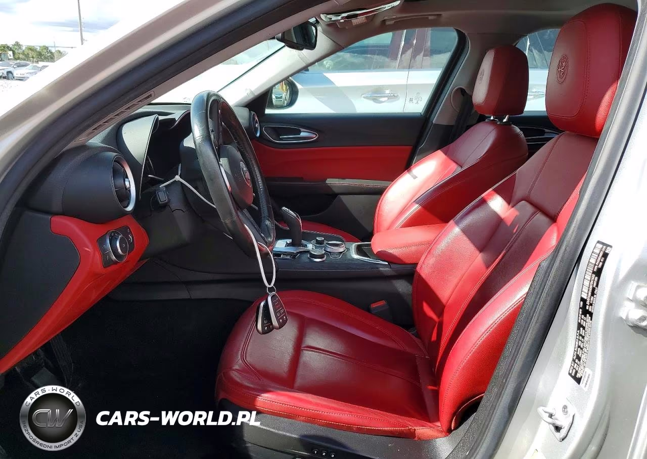 2021 Alfa Romeo Giulia Sport VIN:ZARFAMAN0M7641922 - 7