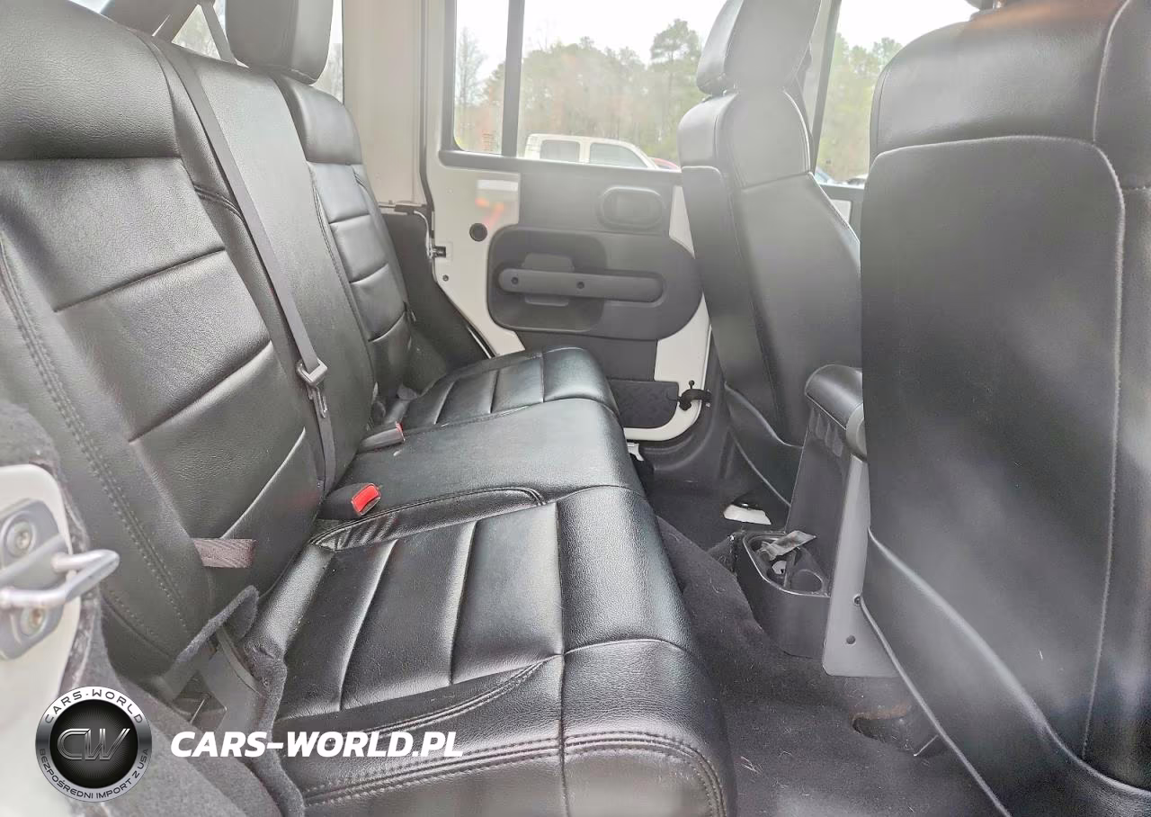2008 Jeep Wrangler Unlimited Rubicon VIN:1J4GA69198L640870 - 11