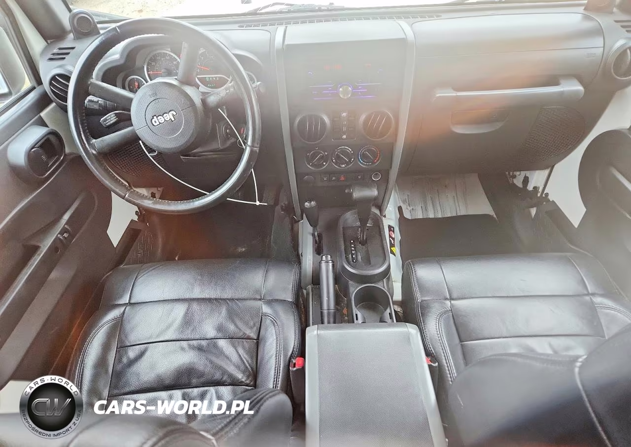 2008 Jeep Wrangler Unlimited Rubicon VIN:1J4GA69198L640870 - 8