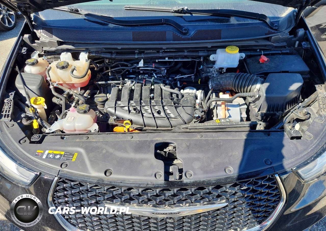 2023 Chrysler Pacifica Hybrid Touring L VIN:2C4RC1L75PR626219 - 11
