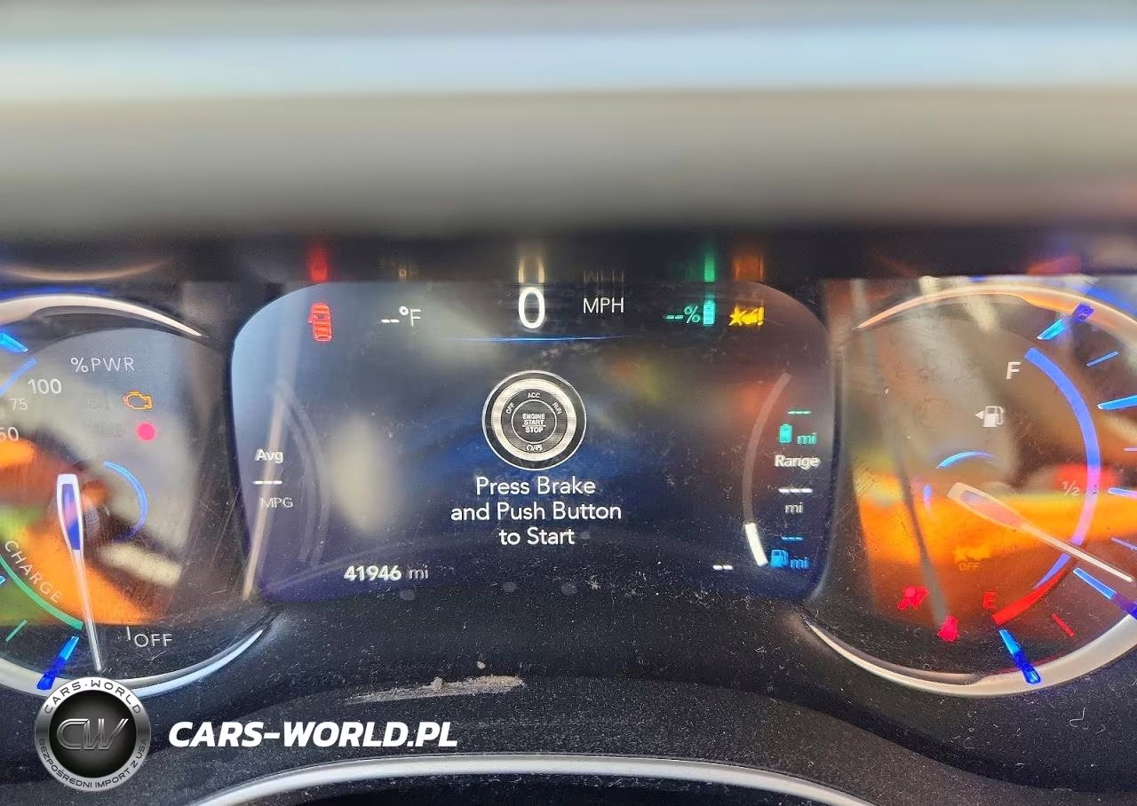 2023 Chrysler Pacifica Hybrid Touring L VIN:2C4RC1L75PR626219 - 9