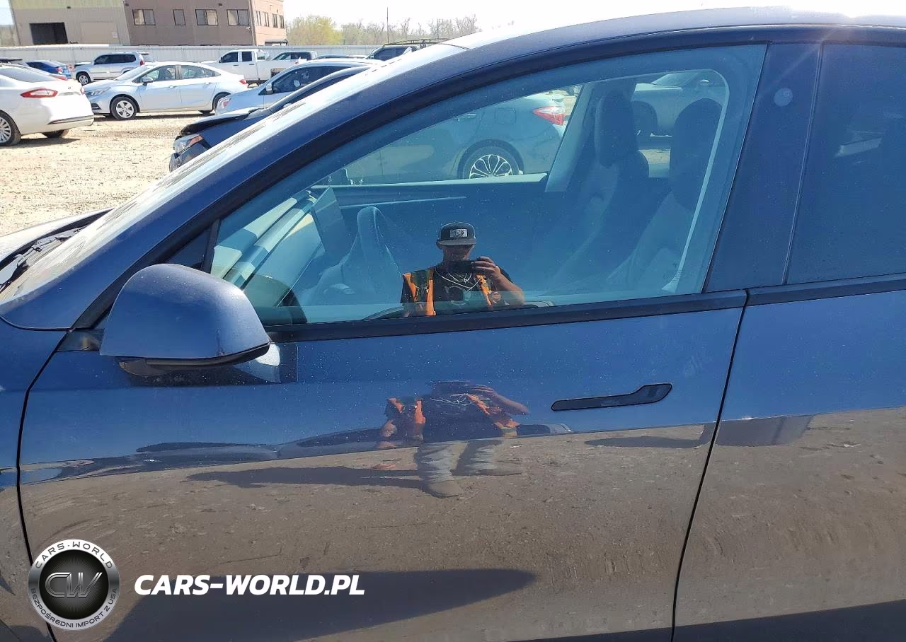 2023 Tesla Model Y VIN:7SAYGDEE2PF608840 - 7