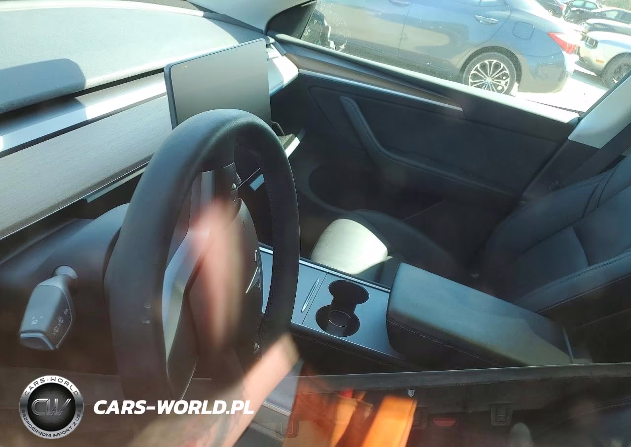 2023 Tesla Model Y VIN:7SAYGDEE2PF608840 - 9