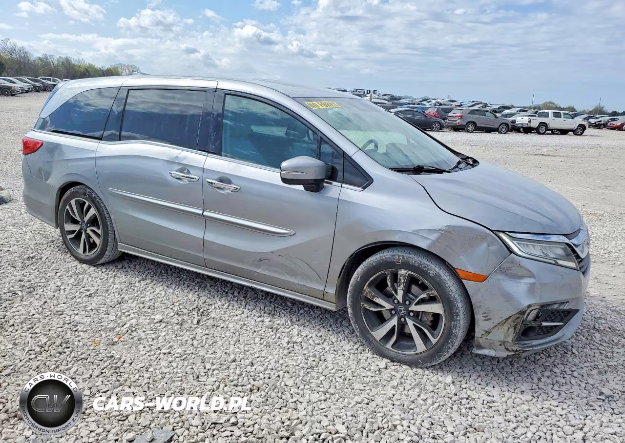 2018 Honda Odyssey Elite VIN:5FNRL6H92JB013775 - 4