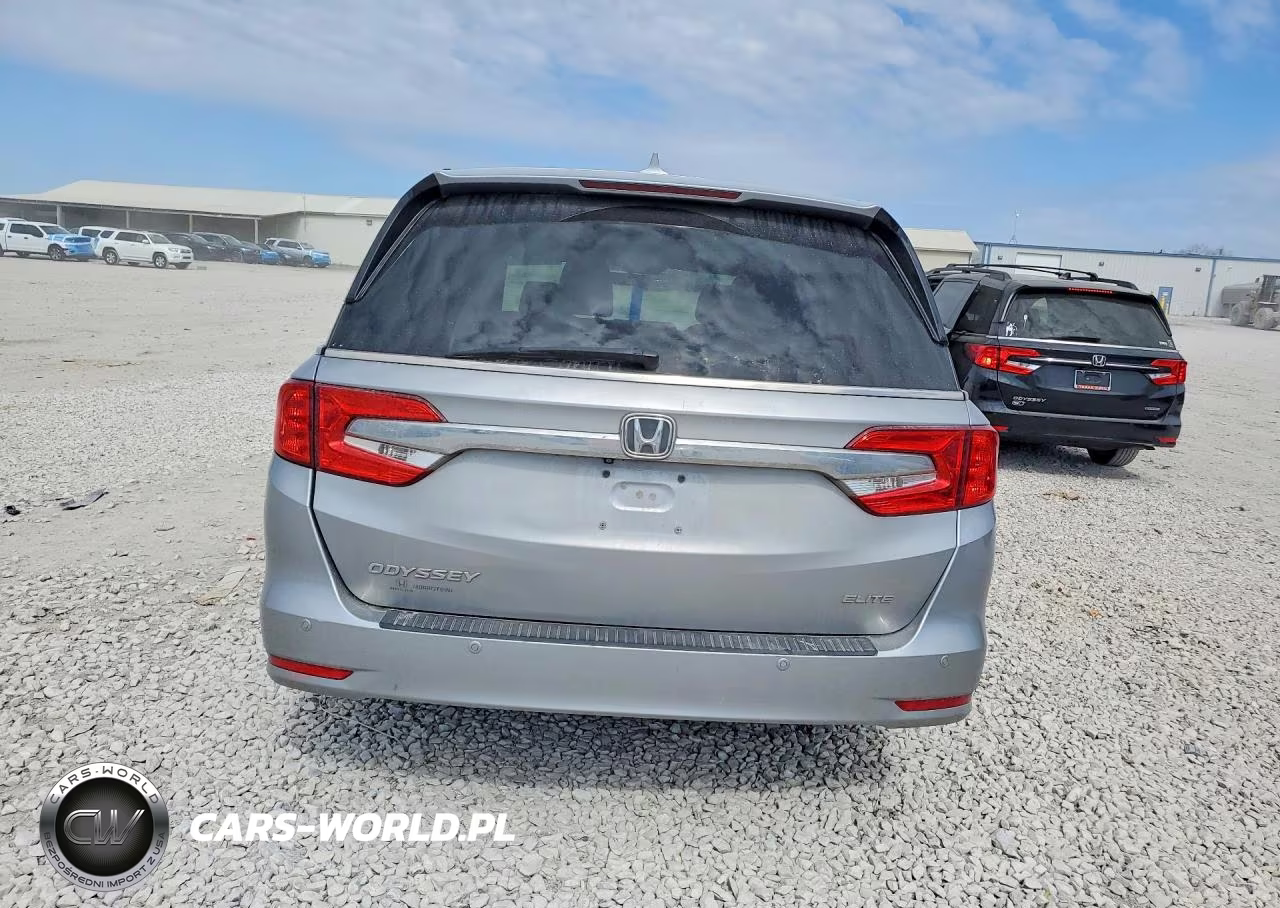 2018 Honda Odyssey Elite VIN:5FNRL6H92JB013775 - 6