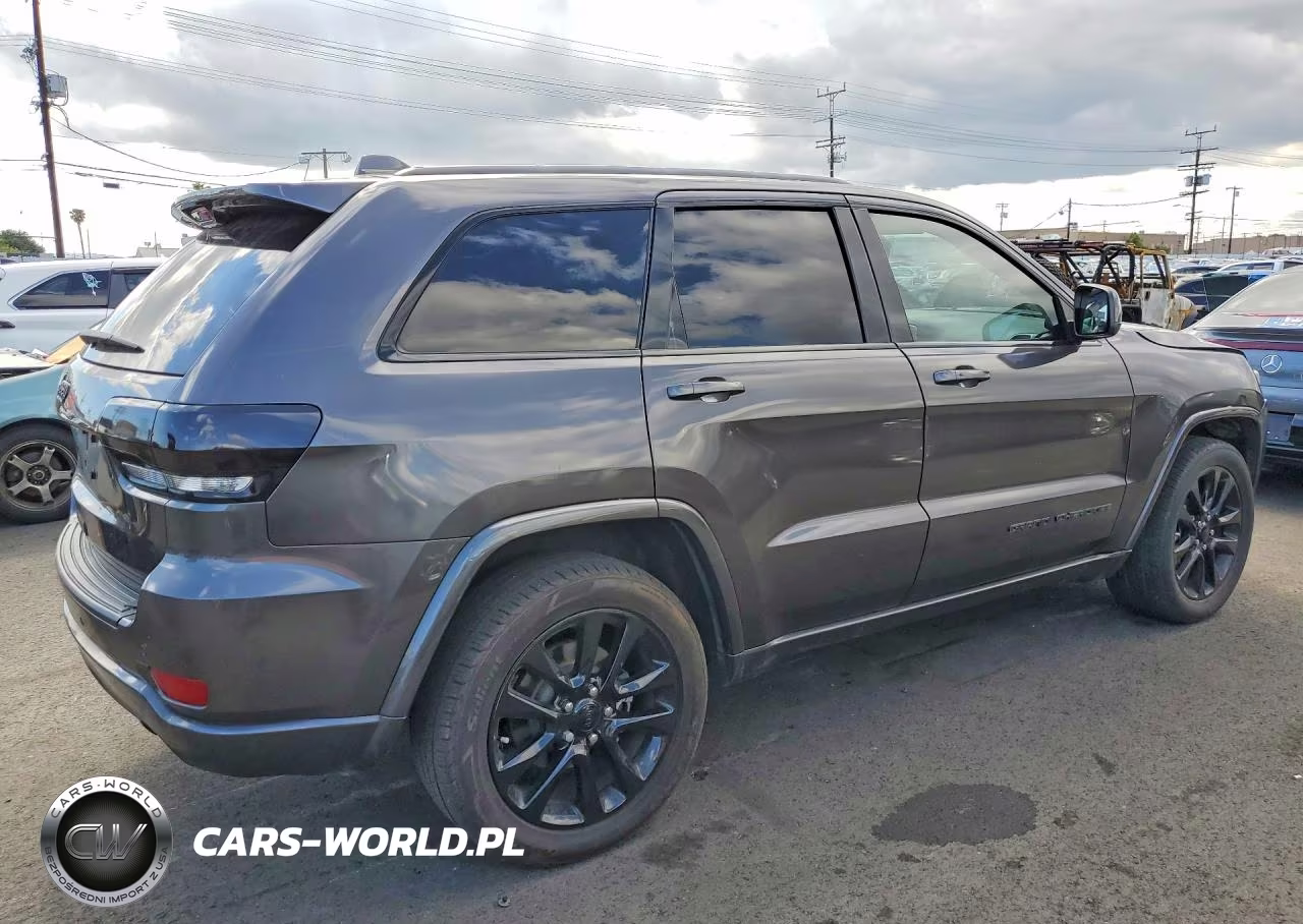 2018 Jeep Grand Cherokee Laredo VIN:1C4RJEAG0JC512760 - 3