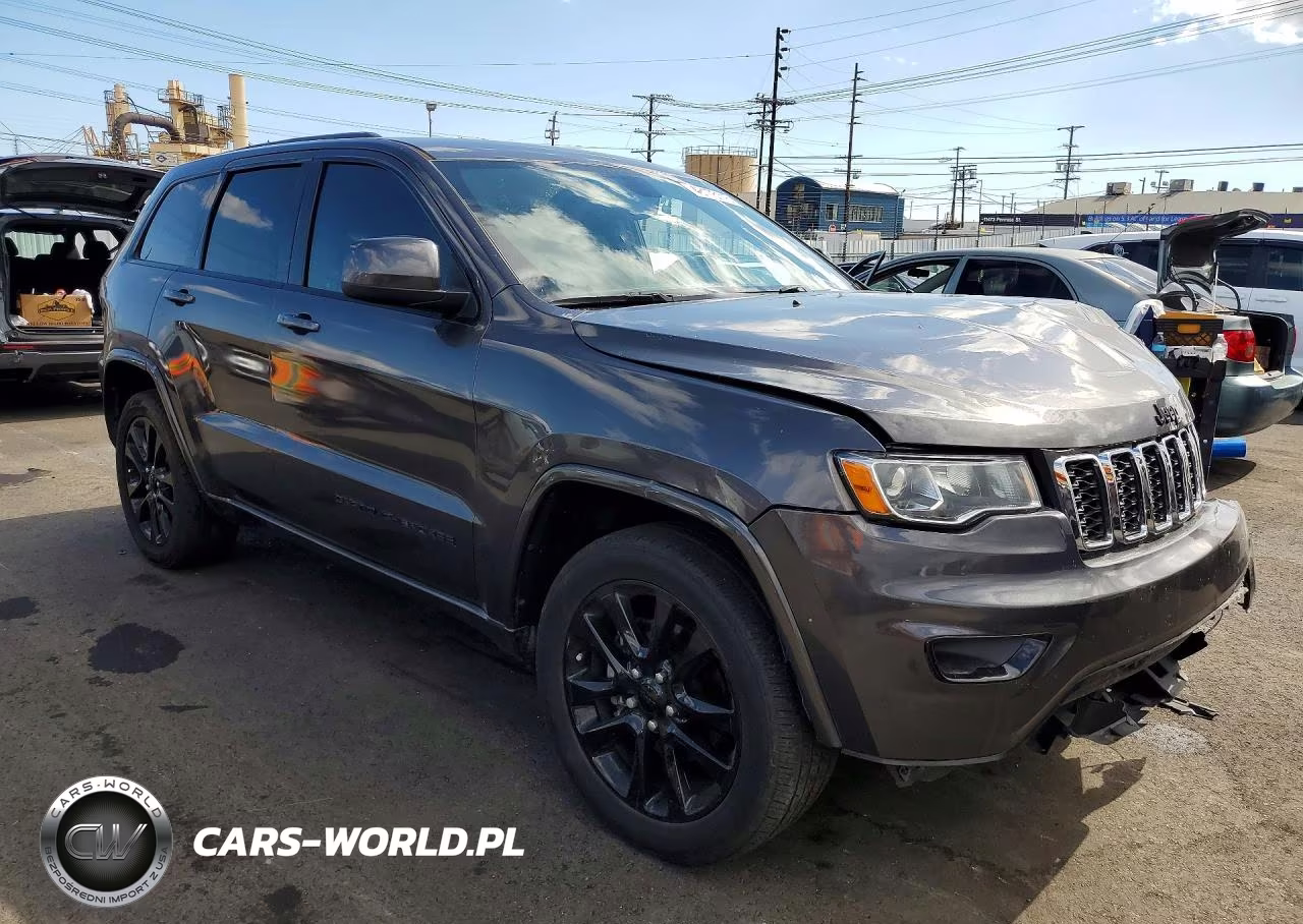 2018 Jeep Grand Cherokee Laredo VIN:1C4RJEAG0JC512760 - 4