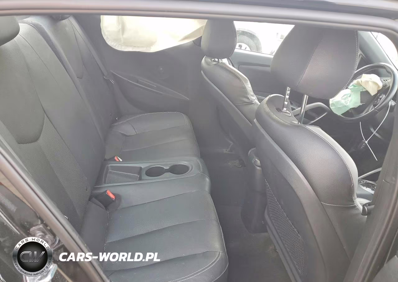 2017 Hyundai Veloster Turbo VIN:KMHTC6AE8HU309412 - 10