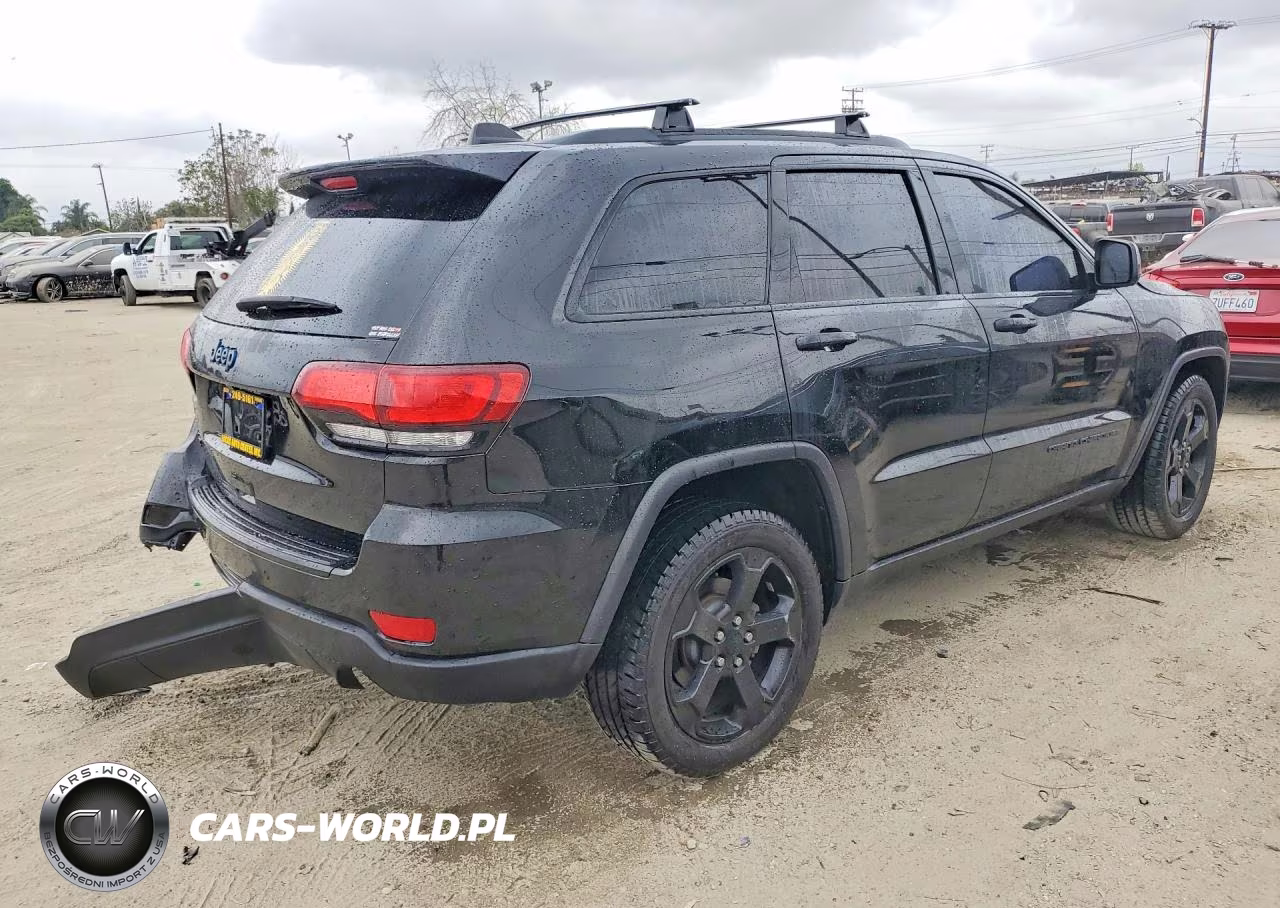 2018 Jeep Grand Cherokee Laredo VIN:1C4RJFAG4JC367972 - 3