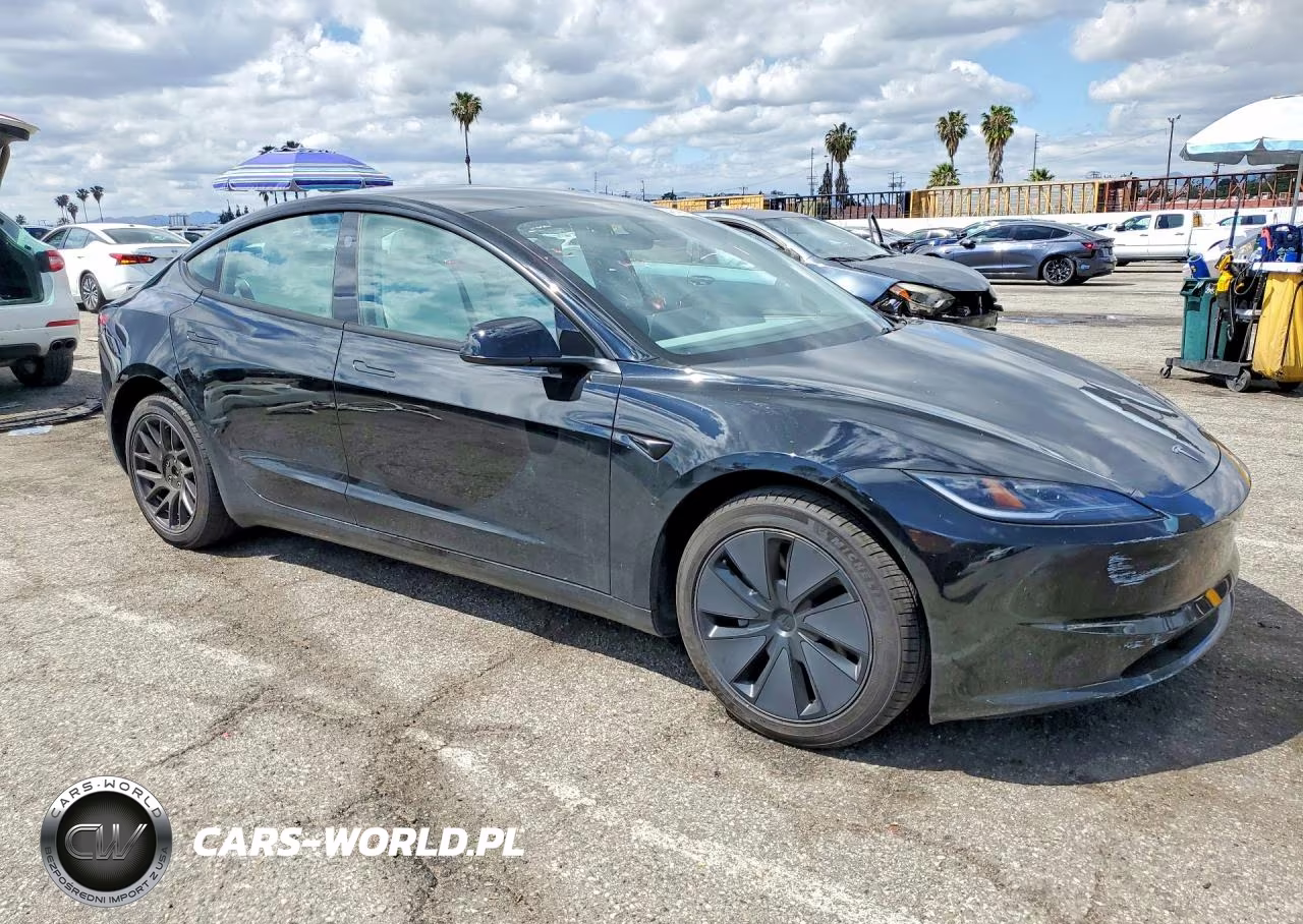 2025 Tesla Model 3 VIN:5YJ3E1EAXSF969055 - 4