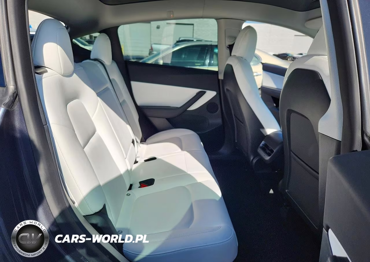 2022 Tesla Model Y VIN:7SAYGDEF7NF379772 - 11