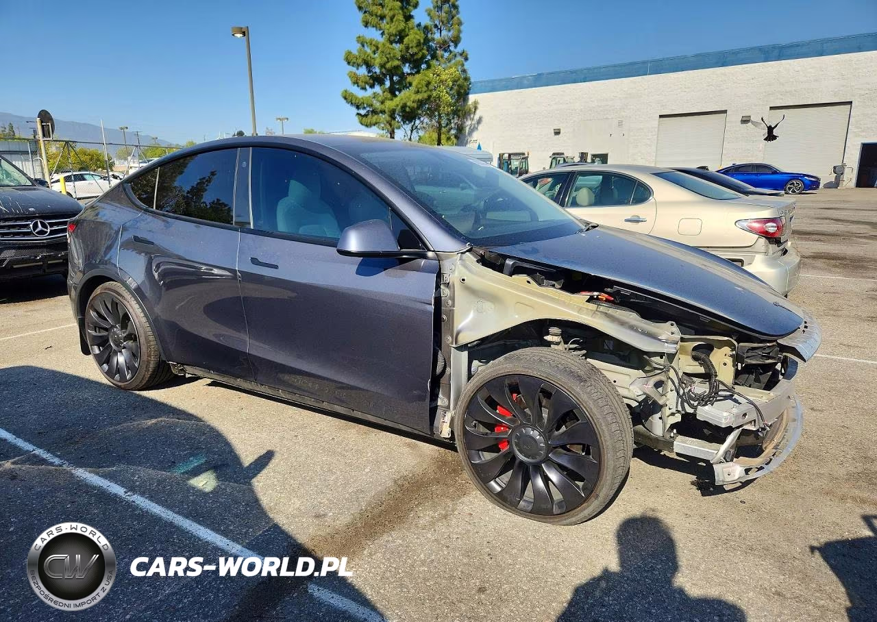 2022 Tesla Model Y VIN:7SAYGDEF7NF379772 - 4