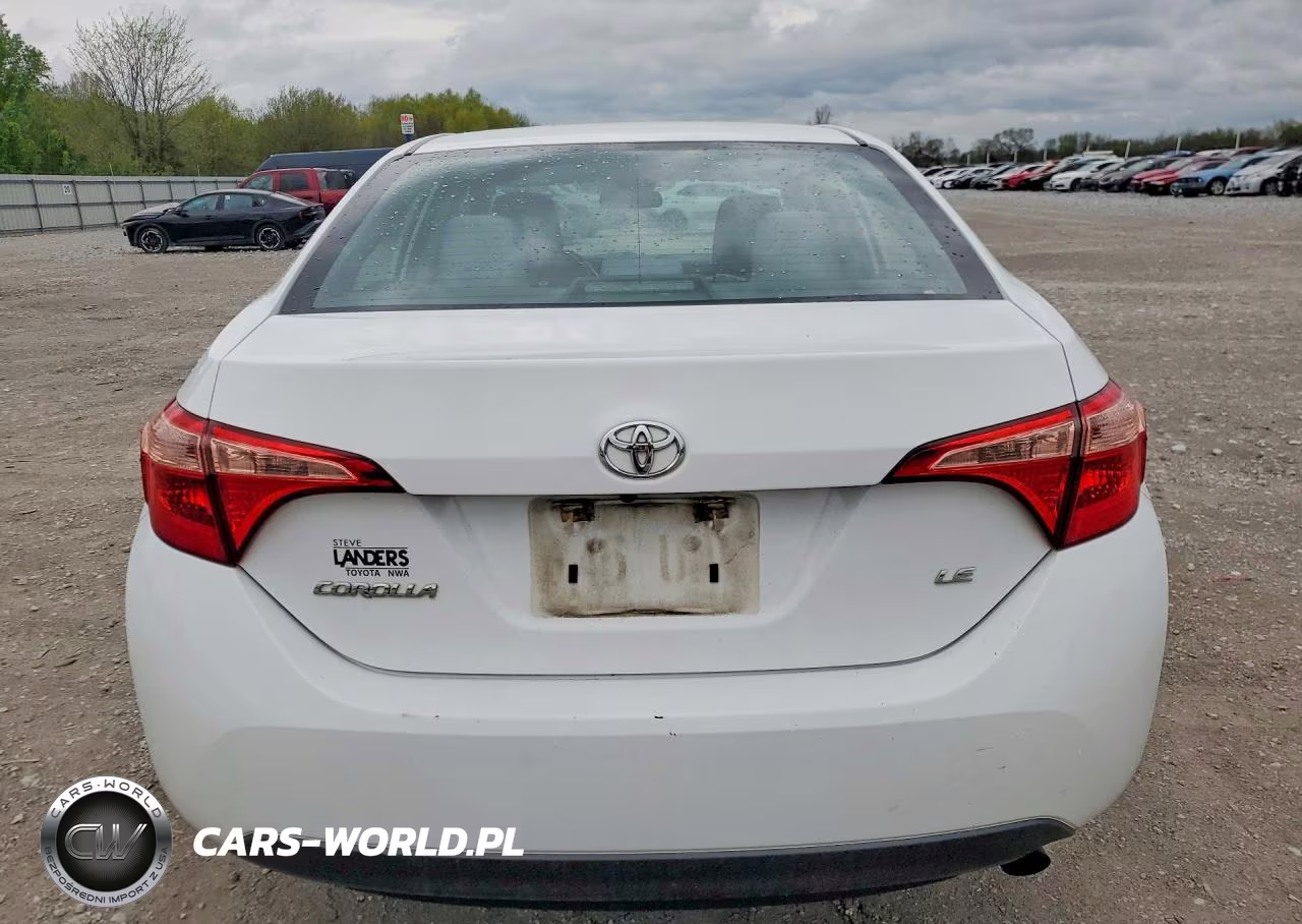 2018 Toyota Corolla Le VIN:5YFBURHE5JP742032 - 6